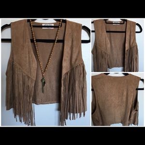 💥SOLD💥Sued vest with fringe
